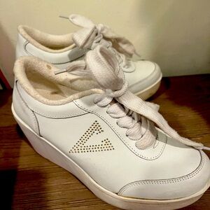 Elevate your casual style with these super cute and comfy white sneakers